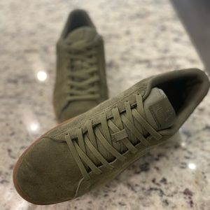 Mens PUMA Suede Athletic Shoe - Olive / Gum